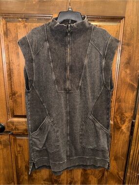 Daily Practice Sleeveless Half-Zip Dress in Washed Black